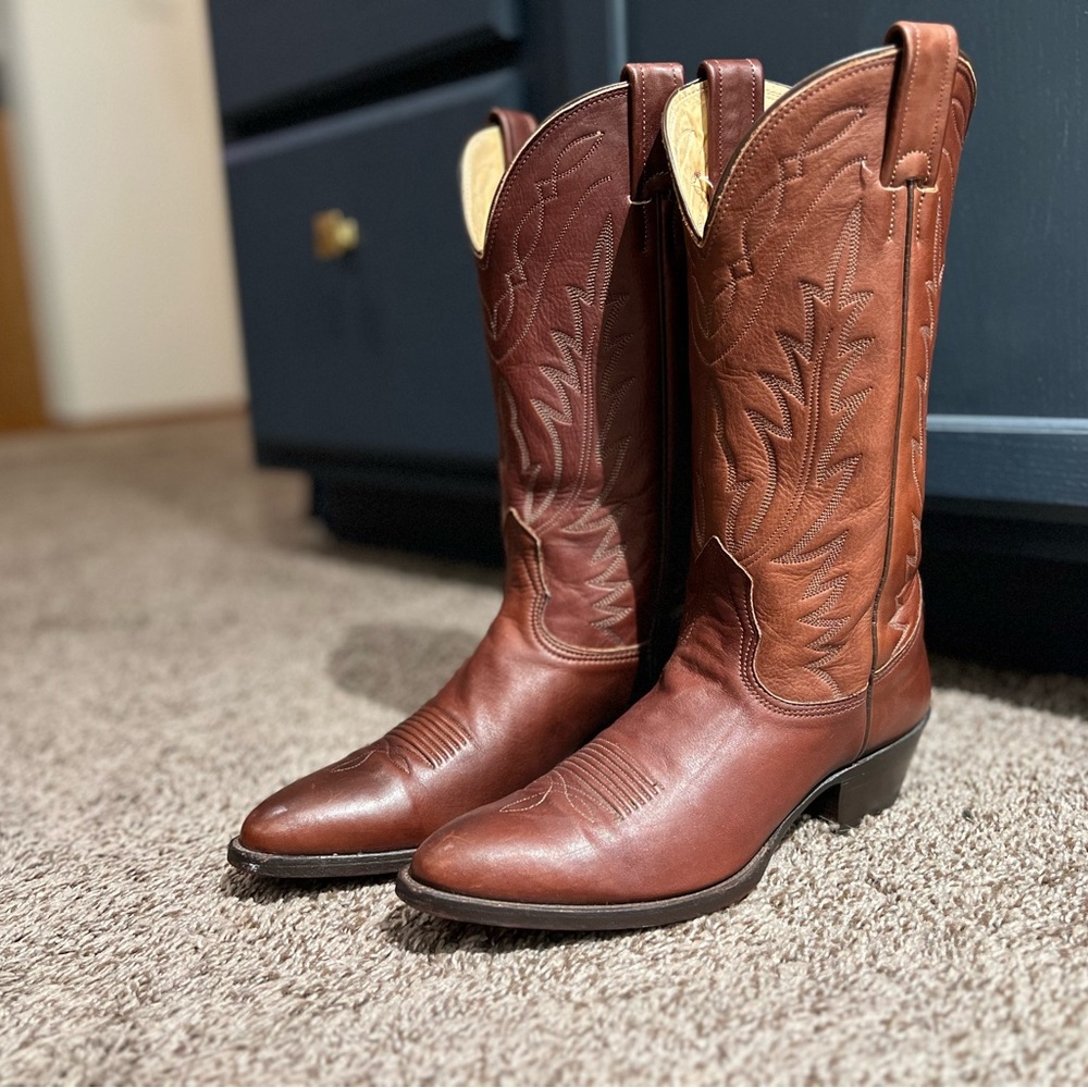Nocona Men’s 7B model 7520-27-403 in Redwood Deertan Cowboy Boots
